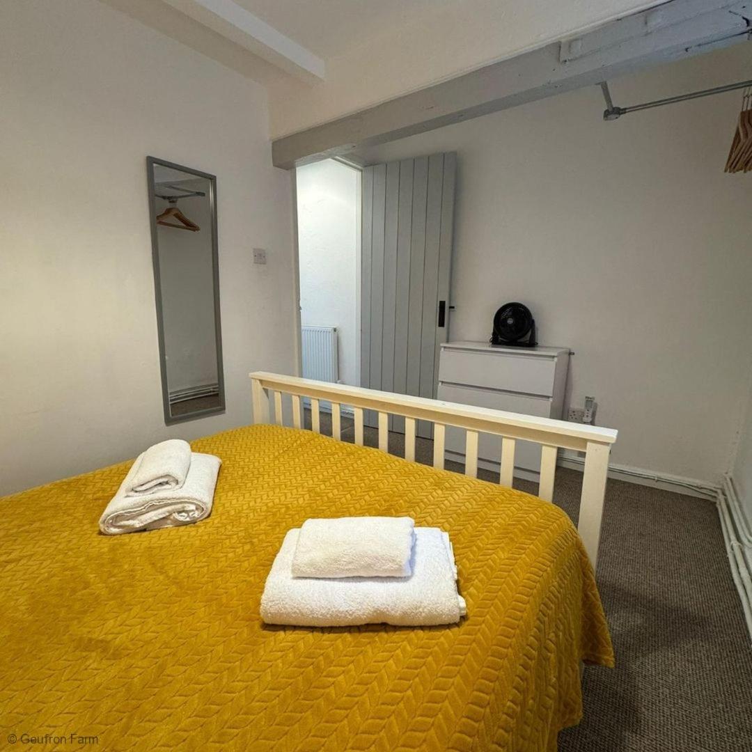Farmhouse & Cottage At Geufron Farm - Dog Friendly Bryn-crug ภายนอก รูปภาพ